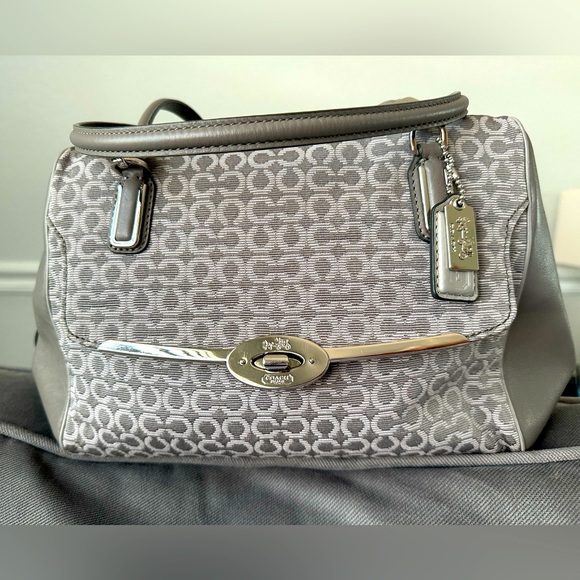 COACH 25215 Madison Satchel D1394-25215 Pre-Owned EUC - Picture 1 of 9